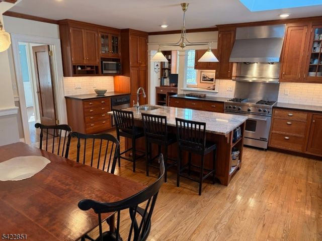 27 Maple Ter, Maplewood Twp., NJ 07040