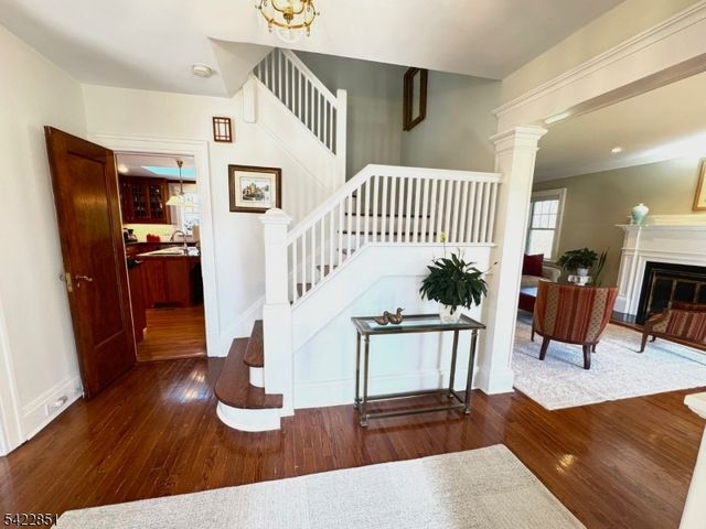 27 Maple Ter, Maplewood Twp., NJ 07040