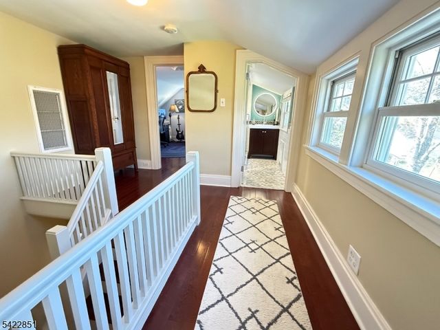 27 Maple Ter, Maplewood Twp., NJ 07040