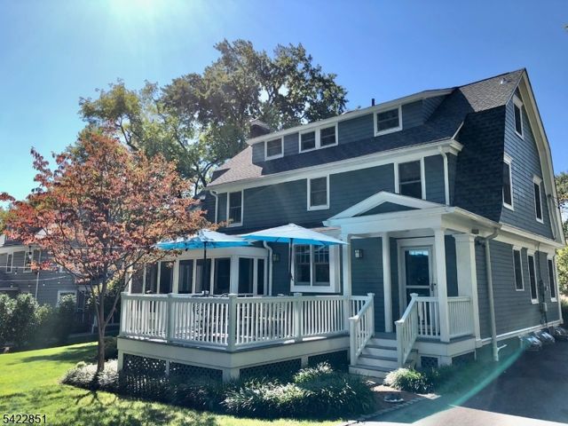 27 Maple Ter, Maplewood Twp., NJ 07040