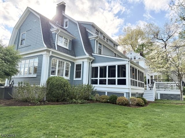 27 Maple Ter, Maplewood Twp., NJ 07040