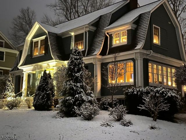 27 Maple Ter, Maplewood Twp., NJ 07040