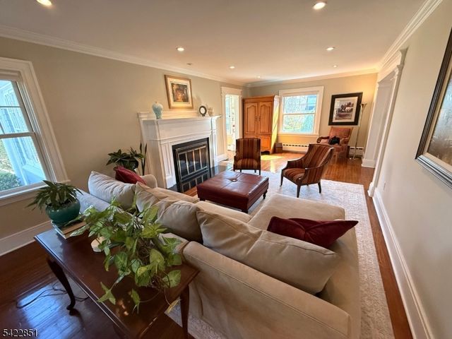 27 Maple Ter, Maplewood Twp., NJ 07040