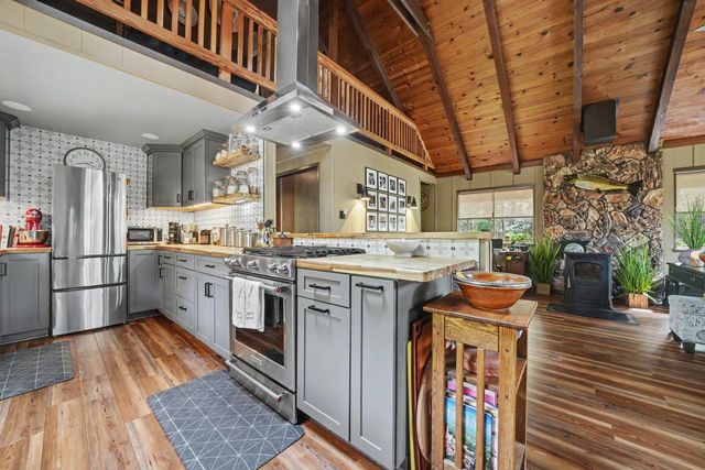 26034 Meadow Dr, Pioneer, CA 95666