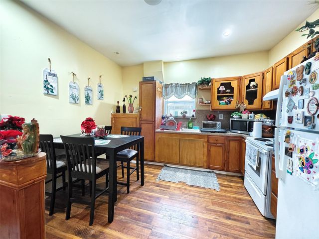 7931 Scanlock Street, Houston, TX 77012