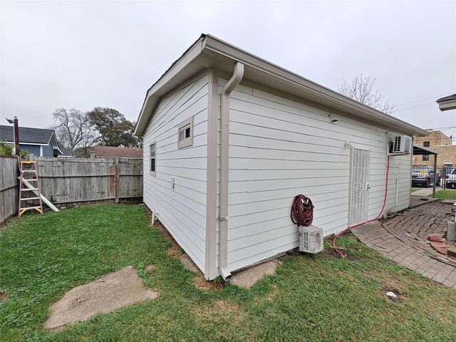 7931 Scanlock Street, Houston, TX 77012