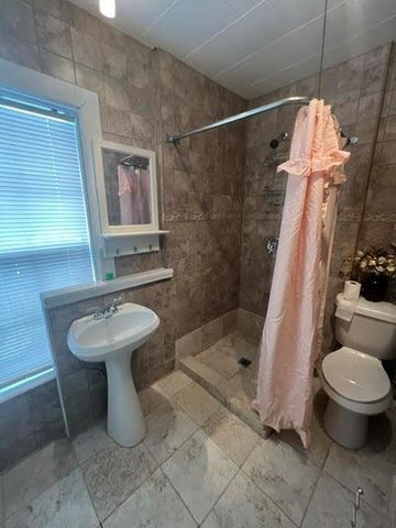 7931 Scanlock Street, Houston, TX 77012