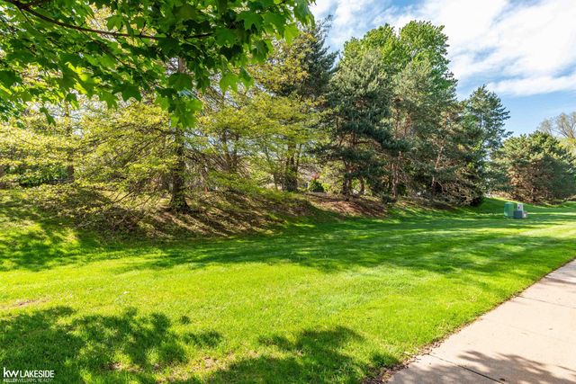 43971 Elm Drive, Sterling Heights, MI 48313
