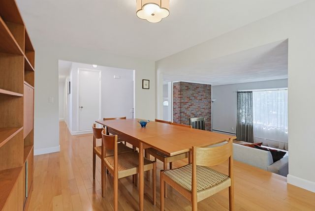 18 Fletcher St, Worcester, MA 01604