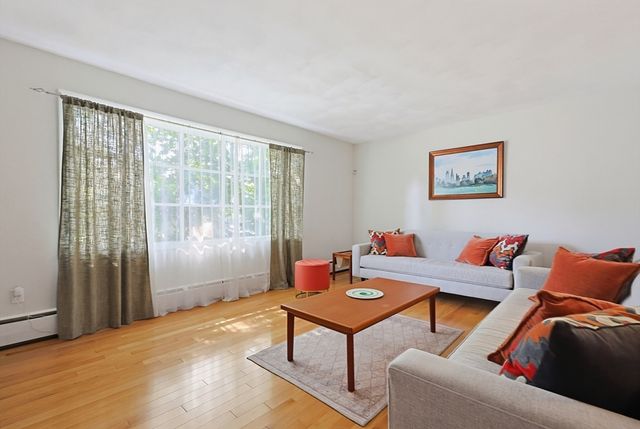 18 Fletcher St, Worcester, MA 01604
