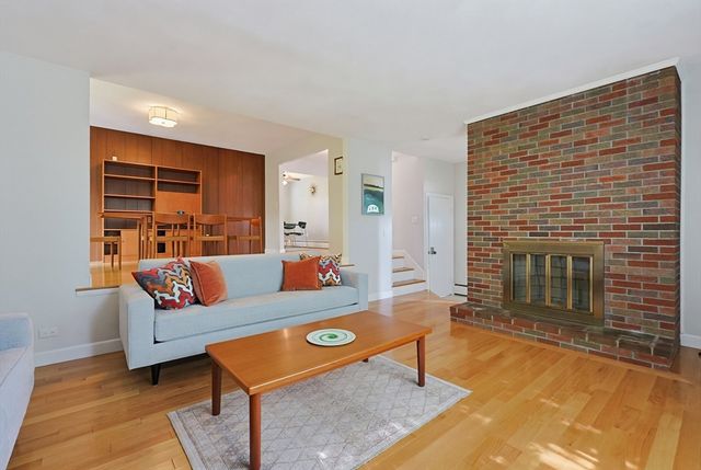 18 Fletcher St, Worcester, MA 01604