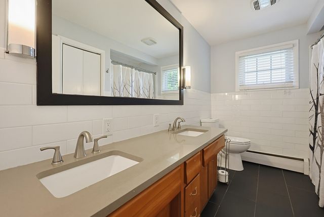 18 Fletcher St, Worcester, MA 01604