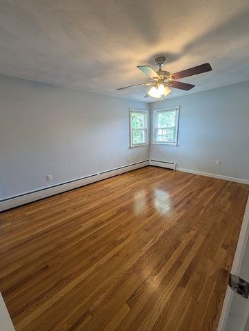 18 Fletcher St, Worcester, MA 01604