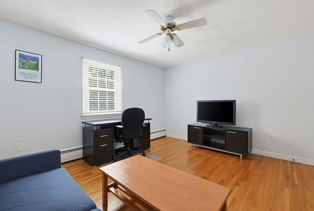 18 Fletcher St, Worcester, MA 01604