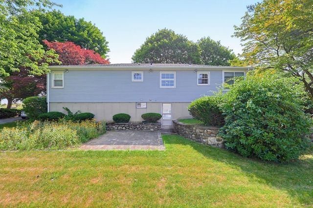 18 Fletcher St, Worcester, MA 01604