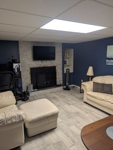 18 Fletcher St, Worcester, MA 01604