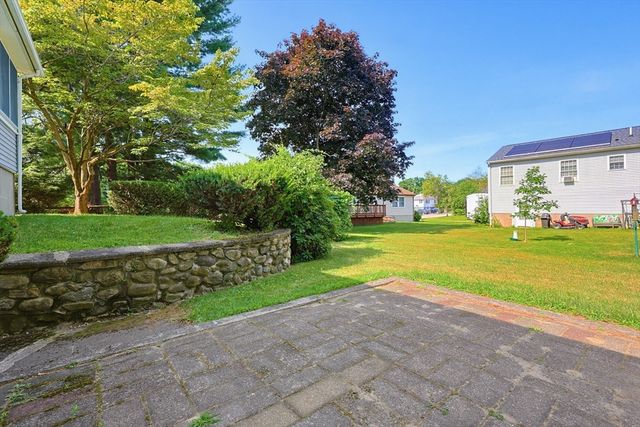 18 Fletcher St, Worcester, MA 01604