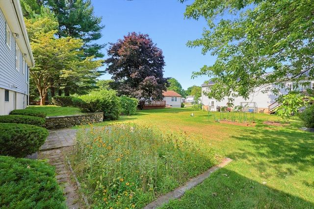 18 Fletcher St, Worcester, MA 01604