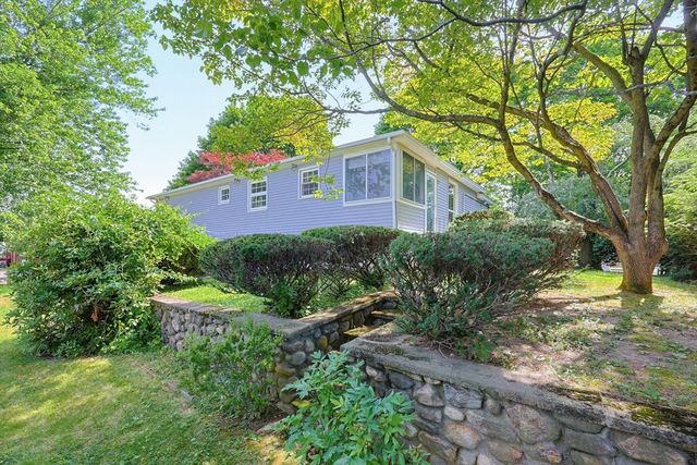 18 Fletcher St, Worcester, MA 01604