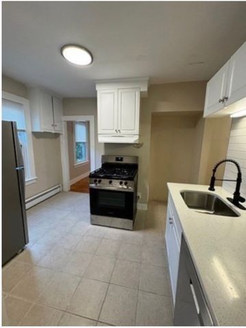 27 State 1, Marblehead, MA 01945