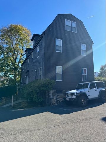 27 State 1, Marblehead, MA 01945