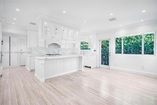 10121 E Broadview Dr, Bay Harbor Islands, FL 33154