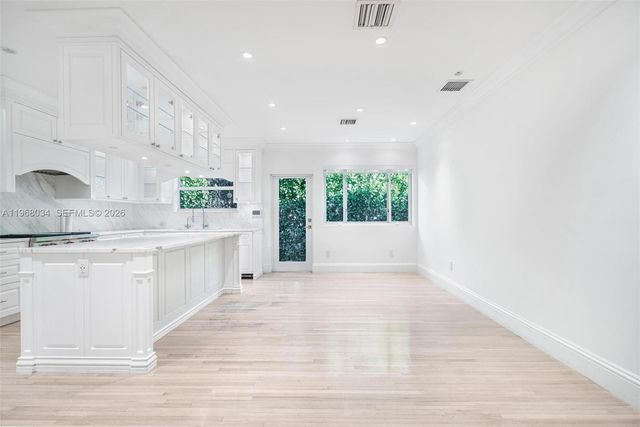 10121 E Broadview Dr, Bay Harbor Islands, FL 33154