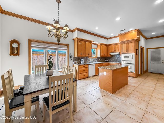 313 Lasalle Court, Flowood, MS 39232