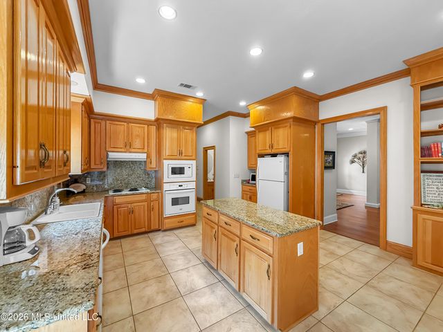 313 Lasalle Court, Flowood, MS 39232