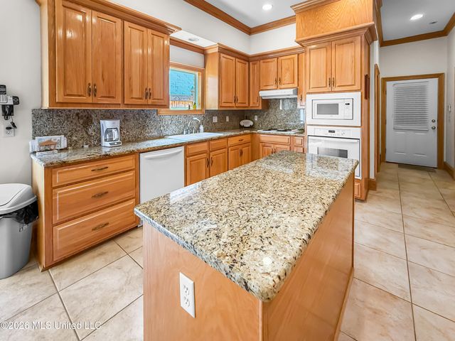 313 Lasalle Court, Flowood, MS 39232