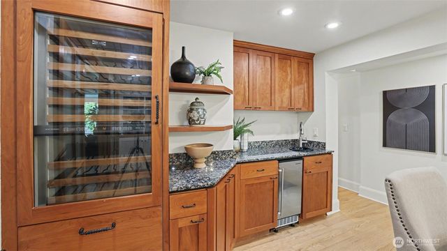 10555 SE 28th Street, Beaux Arts, WA 98004