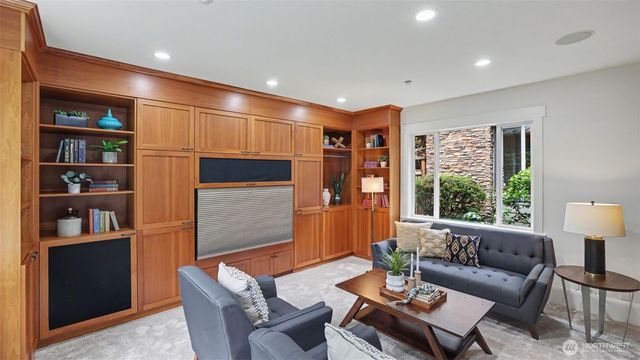 10555 SE 28th Street, Beaux Arts, WA 98004