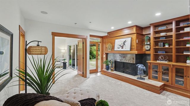 10555 SE 28th Street, Beaux Arts, WA 98004