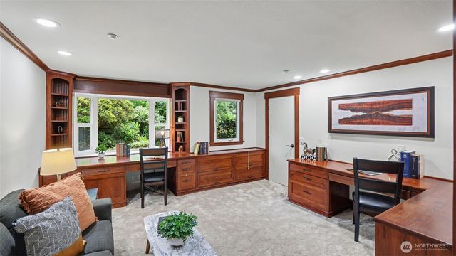 10555 SE 28th Street, Beaux Arts, WA 98004