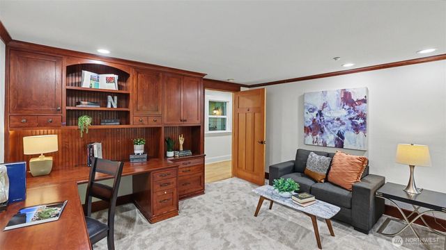 10555 SE 28th Street, Beaux Arts, WA 98004