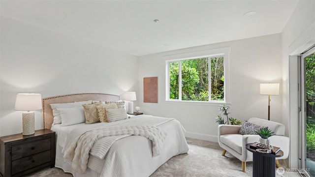 10555 SE 28th Street, Beaux Arts, WA 98004