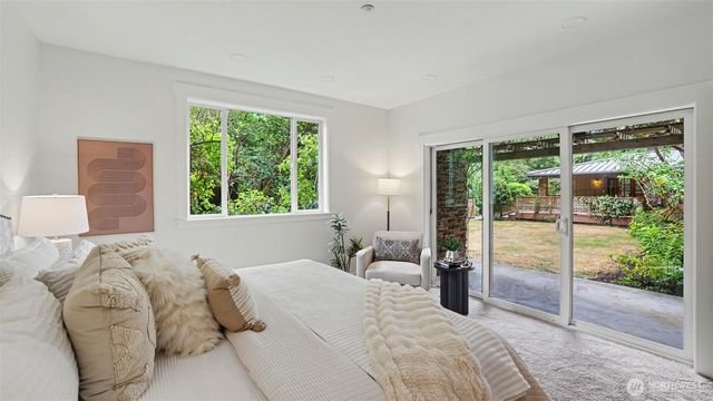 10555 SE 28th Street, Beaux Arts, WA 98004