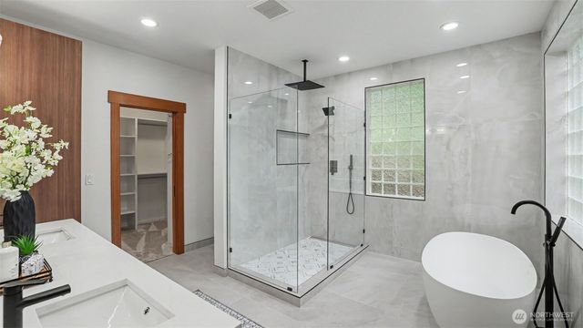 10555 SE 28th Street, Beaux Arts, WA 98004