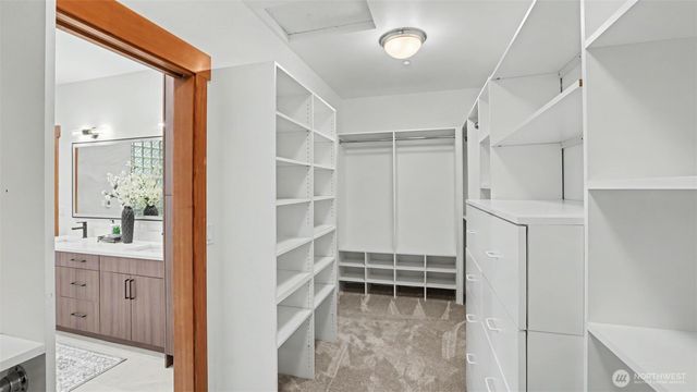 10555 SE 28th Street, Beaux Arts, WA 98004