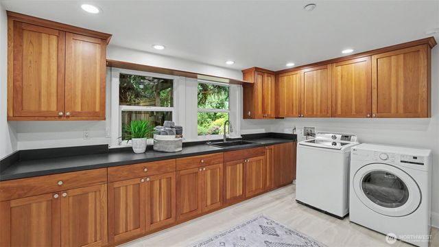 10555 SE 28th Street, Beaux Arts, WA 98004
