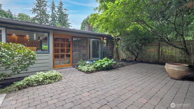 10555 SE 28th Street, Beaux Arts, WA 98004