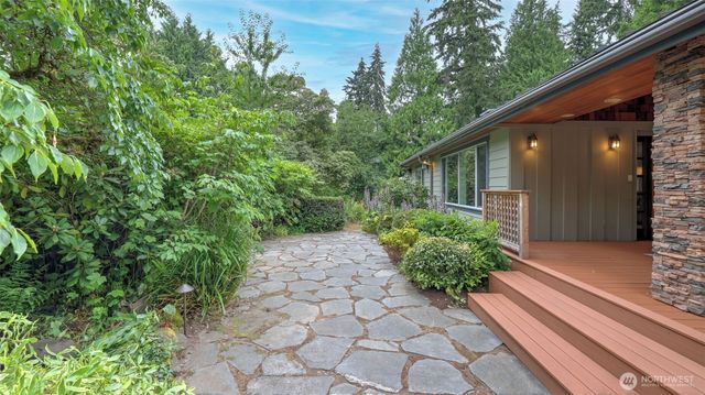 10555 SE 28th Street, Beaux Arts, WA 98004