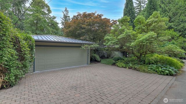 10555 SE 28th Street, Beaux Arts, WA 98004