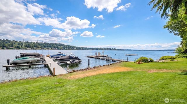 10555 SE 28th Street, Beaux Arts, WA 98004