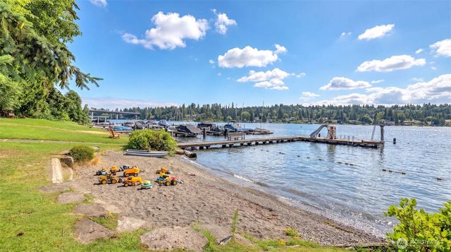 10555 SE 28th Street, Beaux Arts, WA 98004