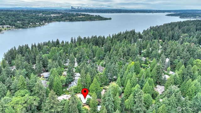 10555 SE 28th Street, Beaux Arts, WA 98004