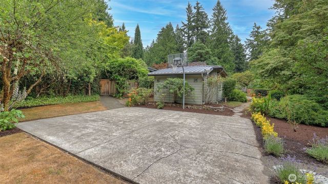 10555 SE 28th Street, Beaux Arts, WA 98004