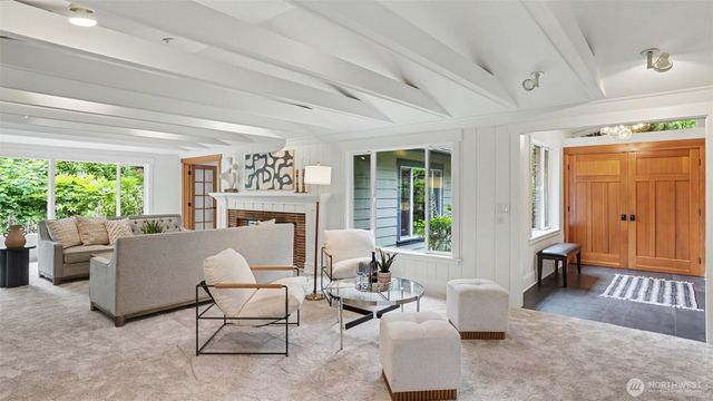 10555 SE 28th Street, Beaux Arts, WA 98004