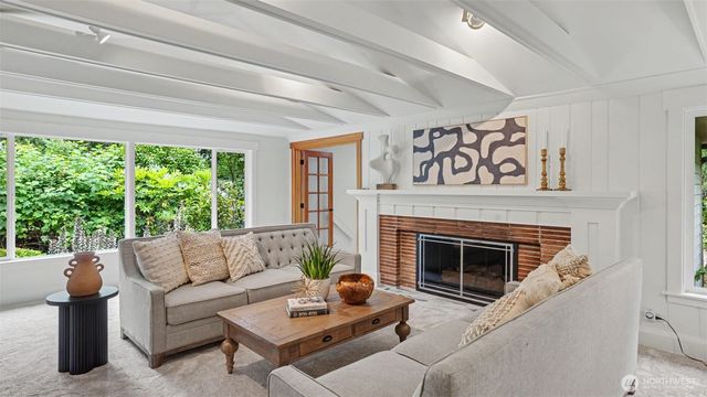 10555 SE 28th Street, Beaux Arts, WA 98004