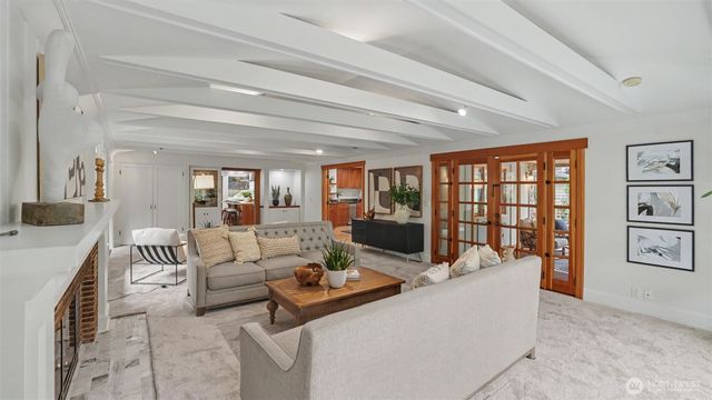 10555 SE 28th Street, Beaux Arts, WA 98004